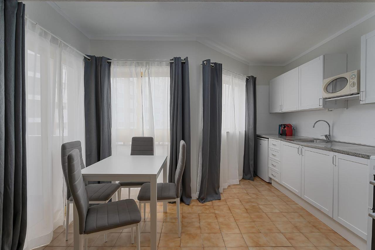 Sunny Flat W/ Balcony & Pool By Lovelystay Portimão Eksteriør bilde