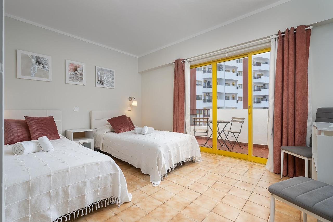 Sunny Flat W/ Balcony & Pool By Lovelystay Portimão Eksteriør bilde