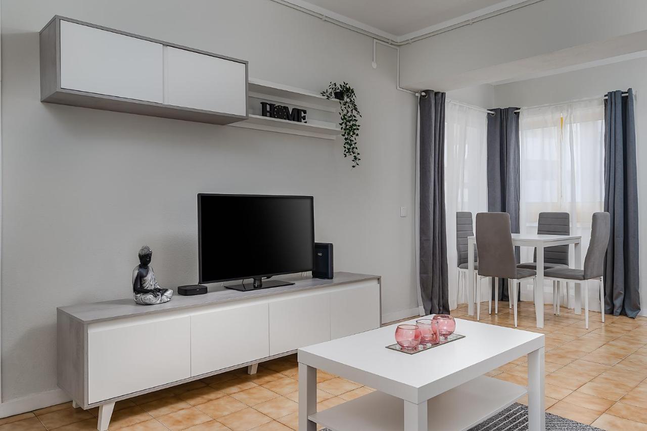 Sunny Flat W/ Balcony & Pool By Lovelystay Portimão Eksteriør bilde