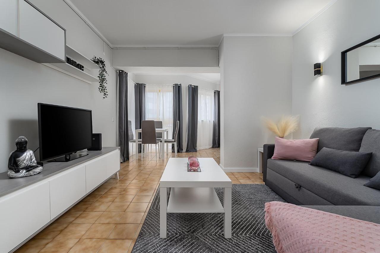 Sunny Flat W/ Balcony & Pool By Lovelystay Portimão Eksteriør bilde